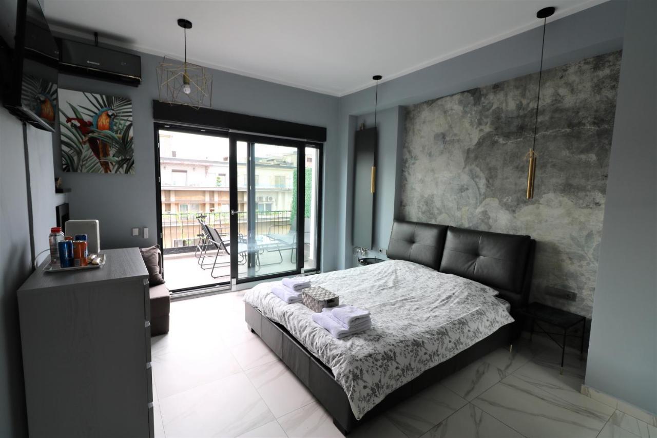 Deluxe Skyline Retreat Studio - Old Town Boekarest Buitenkant foto