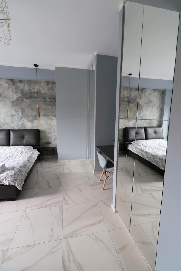 Deluxe Skyline Retreat Studio - Old Town Boekarest Buitenkant foto