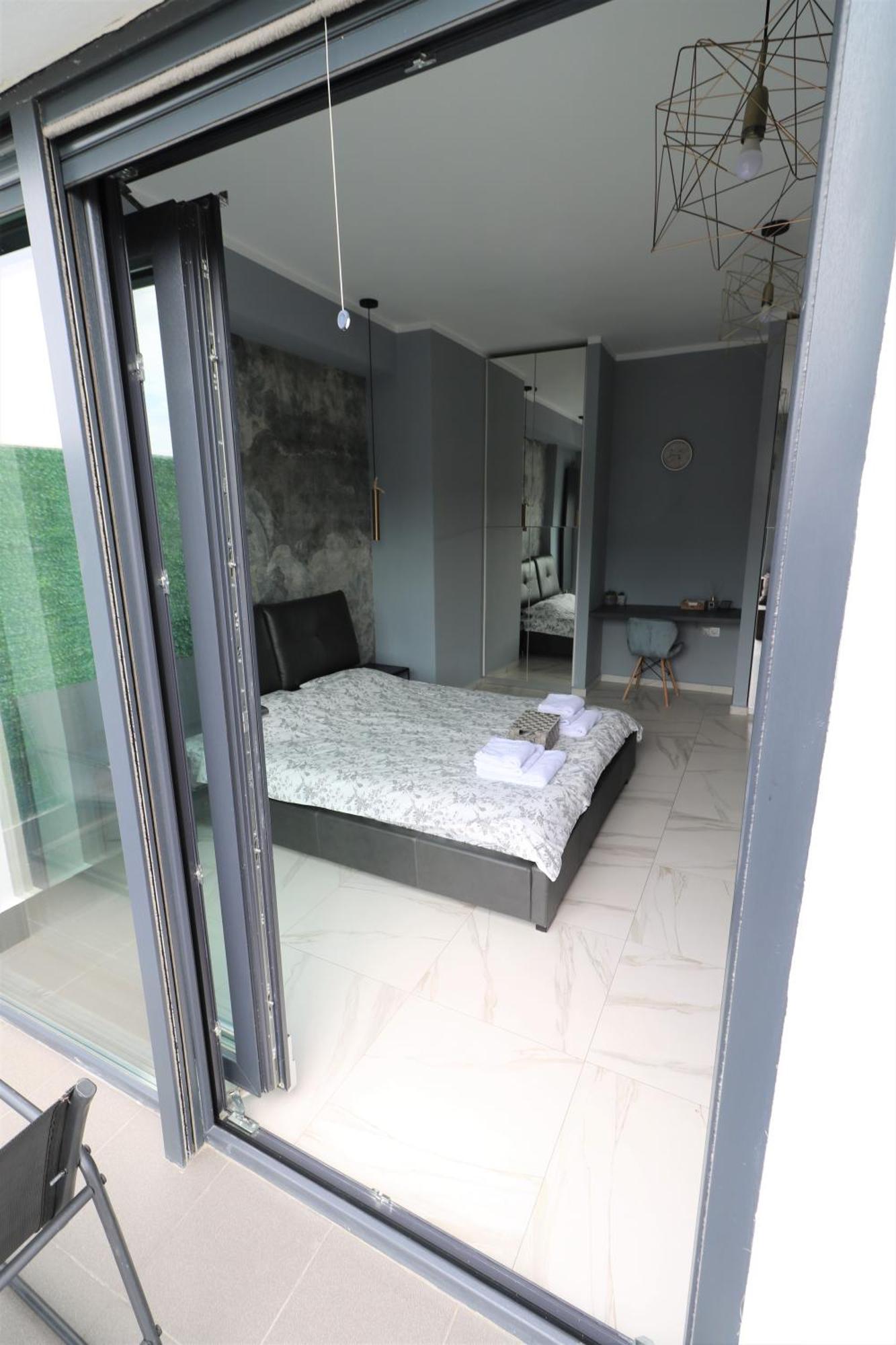 Deluxe Skyline Retreat Studio - Old Town Boekarest Buitenkant foto