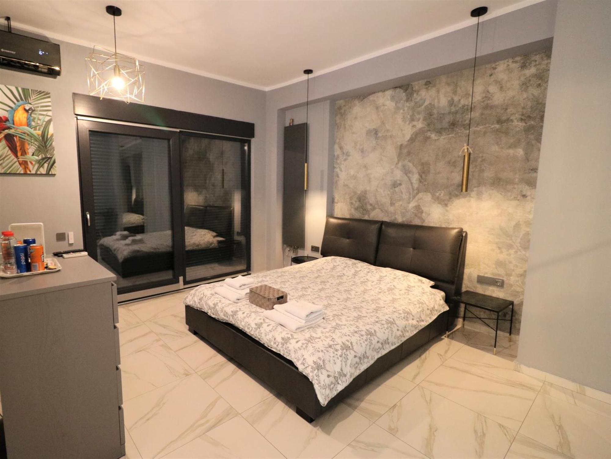 Deluxe Skyline Retreat Studio - Old Town Boekarest Buitenkant foto